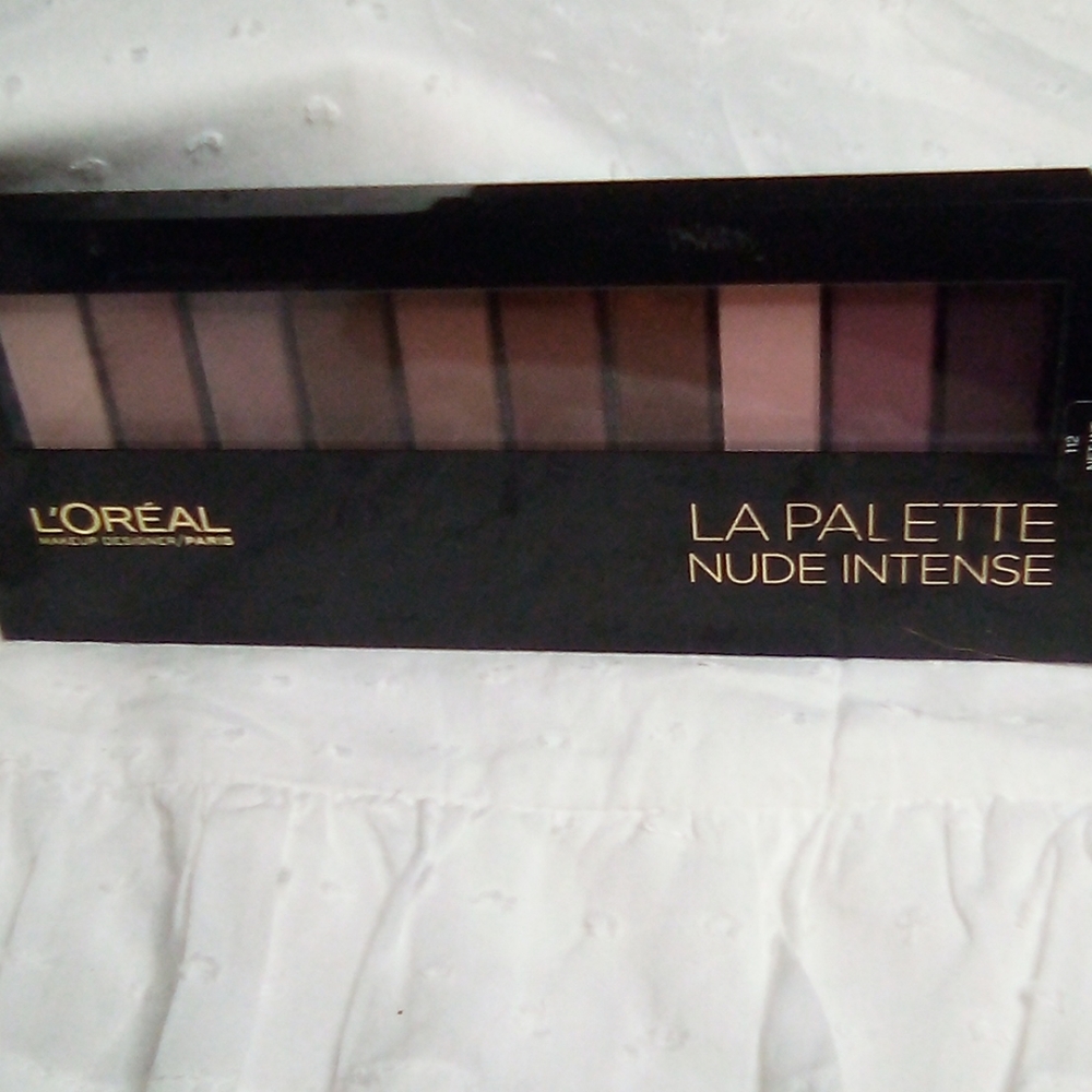 L'Oreal Nude Intense eyeshadow palette..